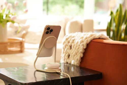 Courant Mag Charging Stand